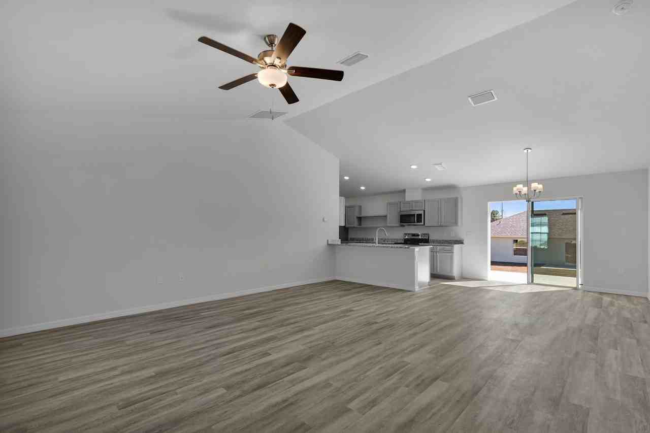 678 W Walkertown Dr - Photo 4 of 27