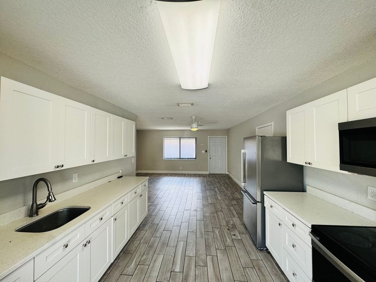 637 Sw 3rd Ave - Photo 2 of 11