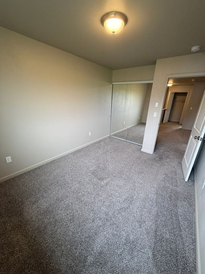 205 J St - Photo 6 of 24