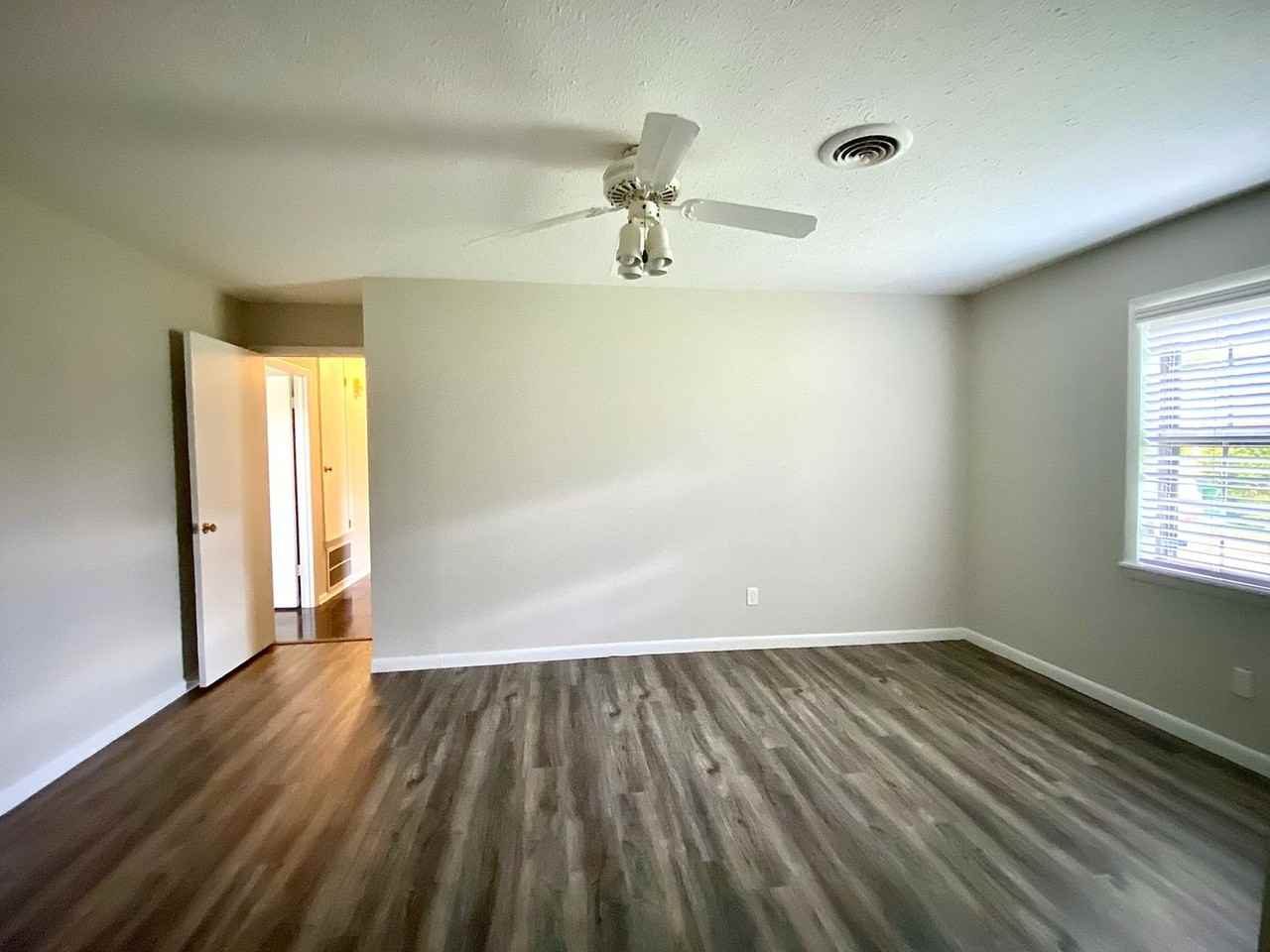 2305 Redbud Ln - Photo 3 of 9