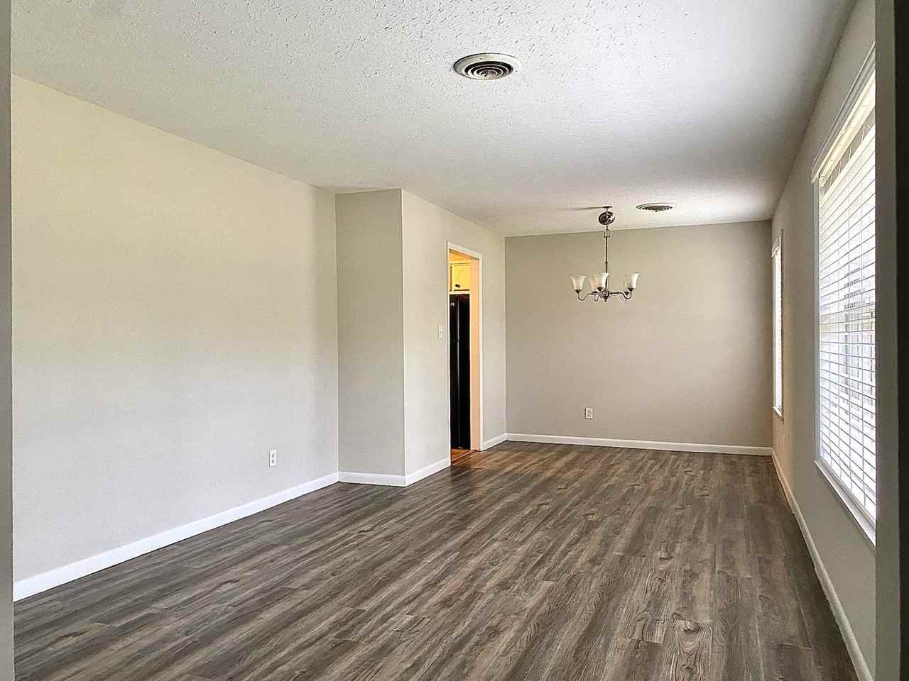 2305 Redbud Ln - Photo 6 of 9