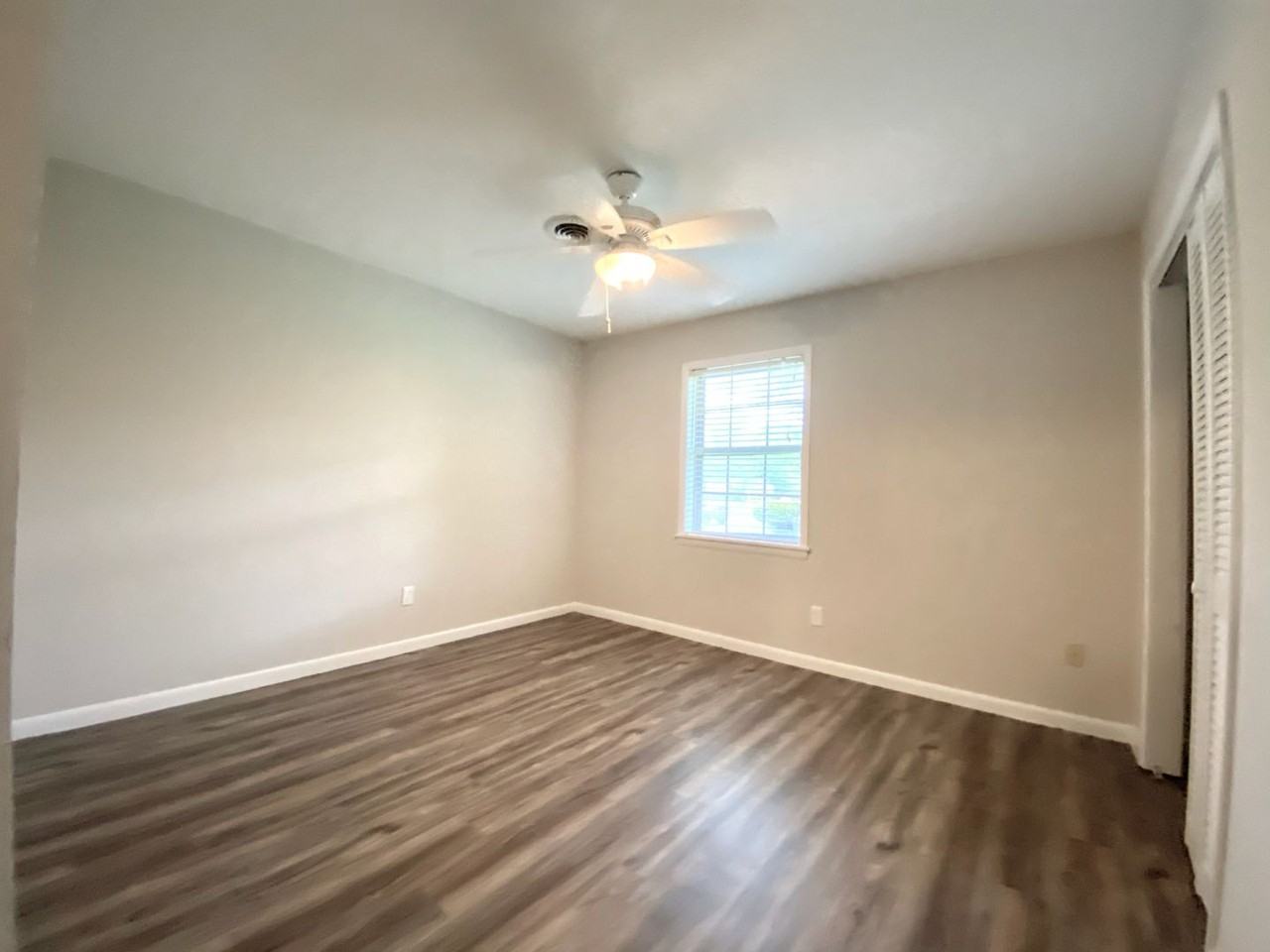 2305 Redbud Ln - Photo 7 of 9