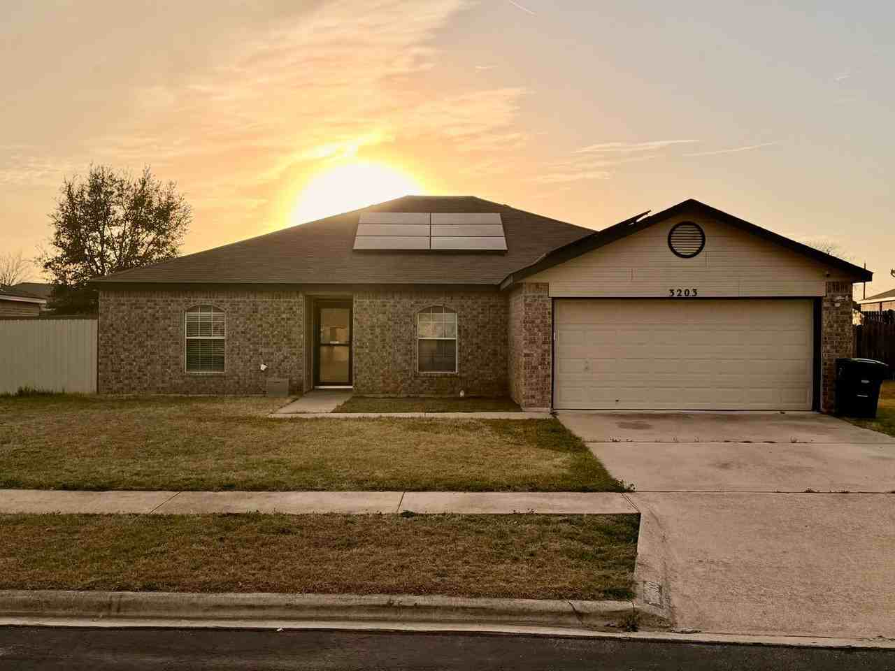 3203 Viewcrest Dr - Photo 2 of 18