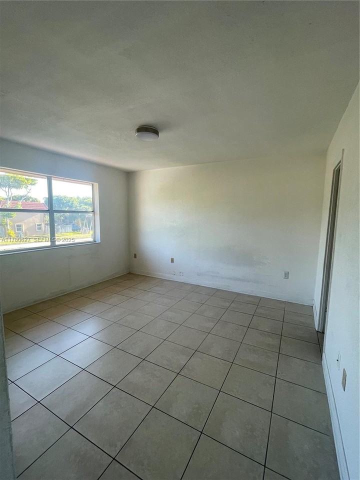 7132 Northwest 169th Street - Photo 4 of 18