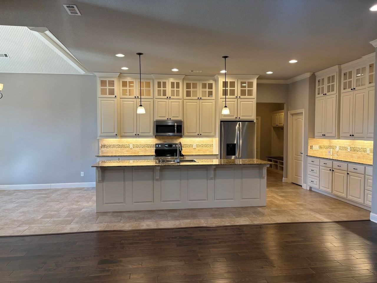 1919 Sicily Ave - Photo 3 of 26