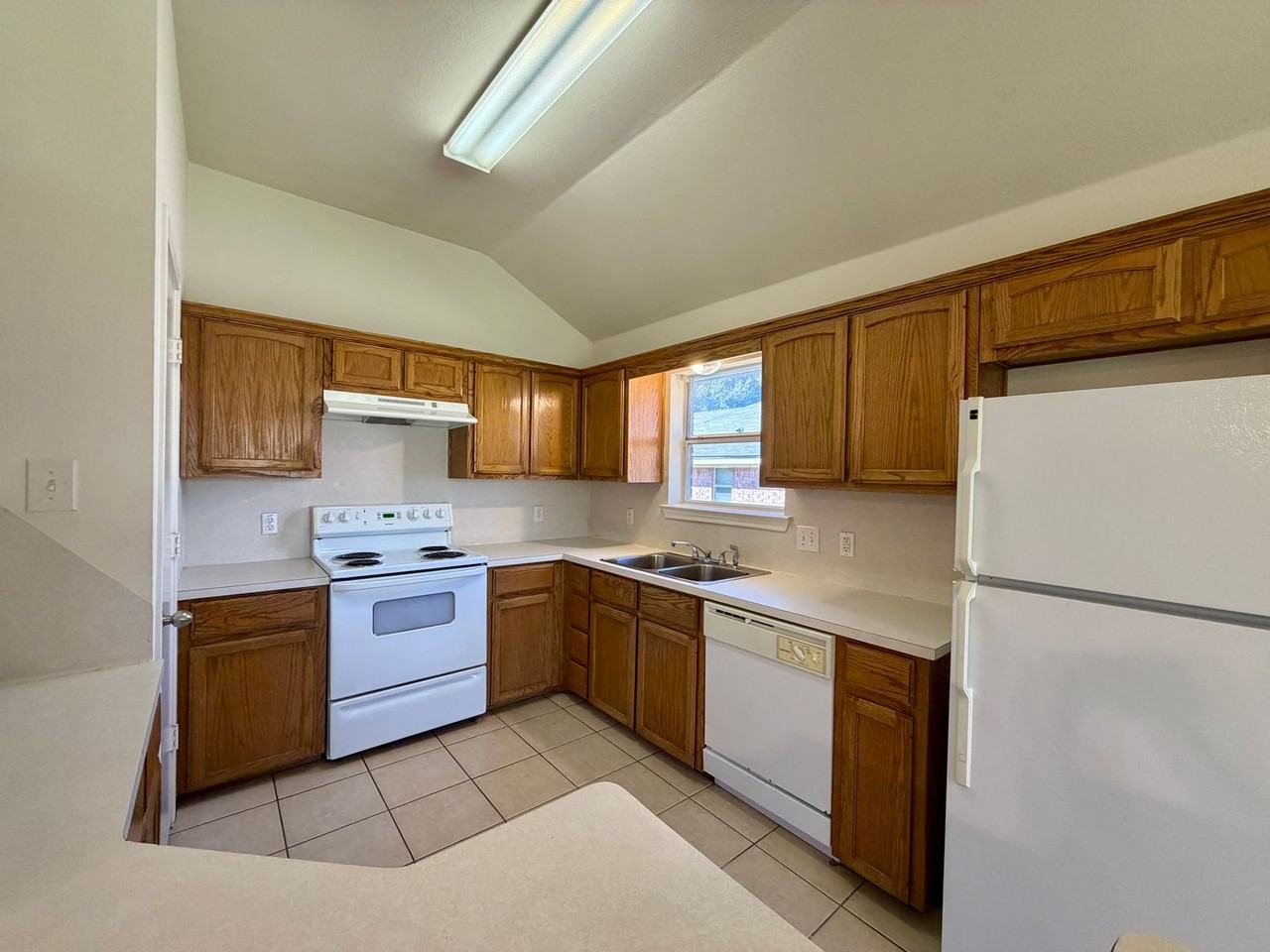 630 Park Ln - Photo 4 of 13