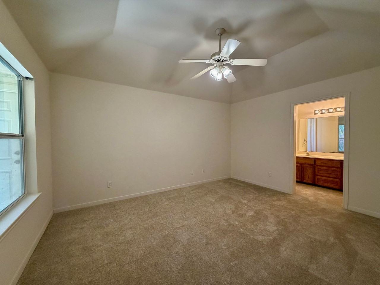 630 Park Ln - Photo 5 of 13