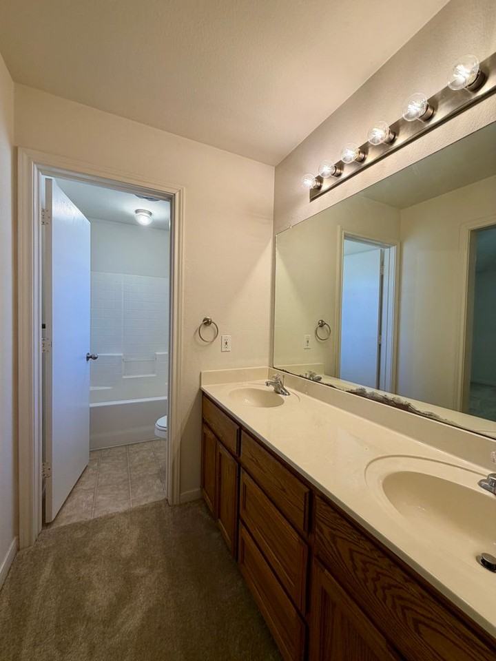 630 Park Ln - Photo 6 of 13