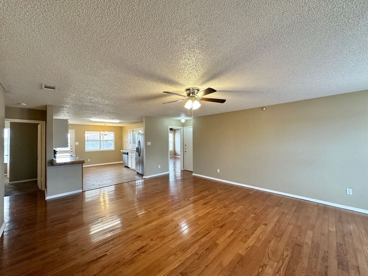 3904 Waterproof - Photo 2 of 37