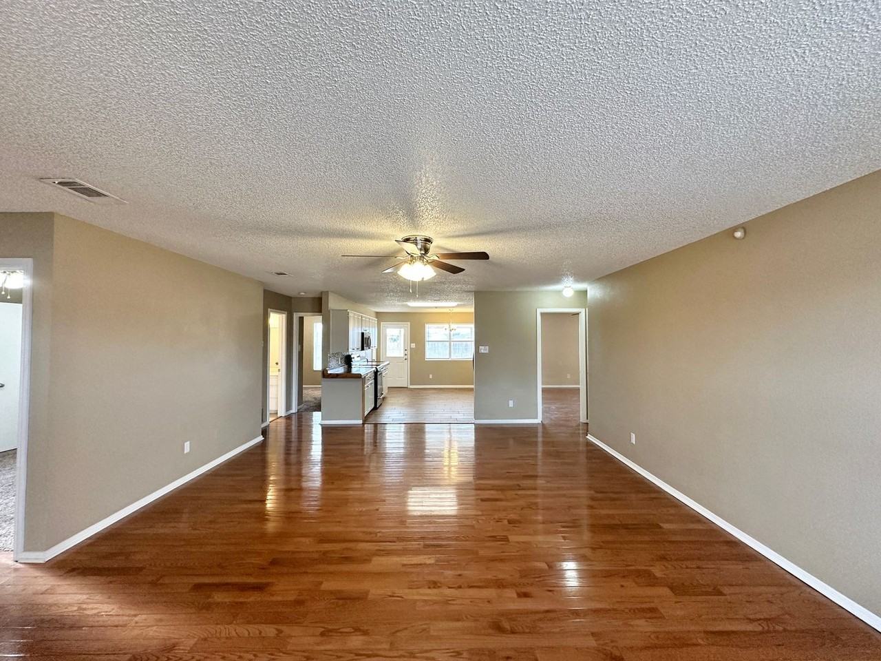 3904 Waterproof - Photo 3 of 37