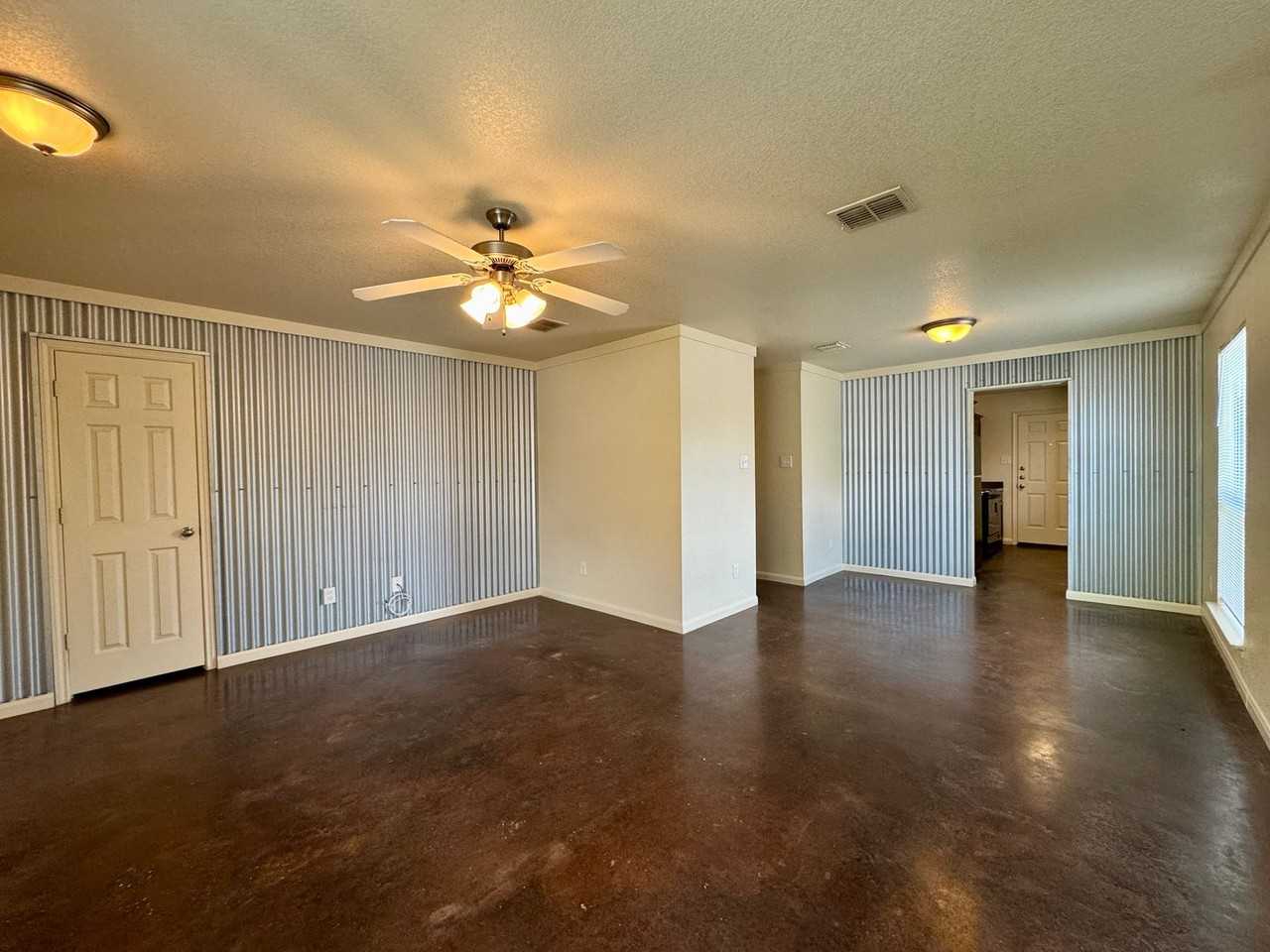 1309 Chapelwood Dr - Photo 2 of 10