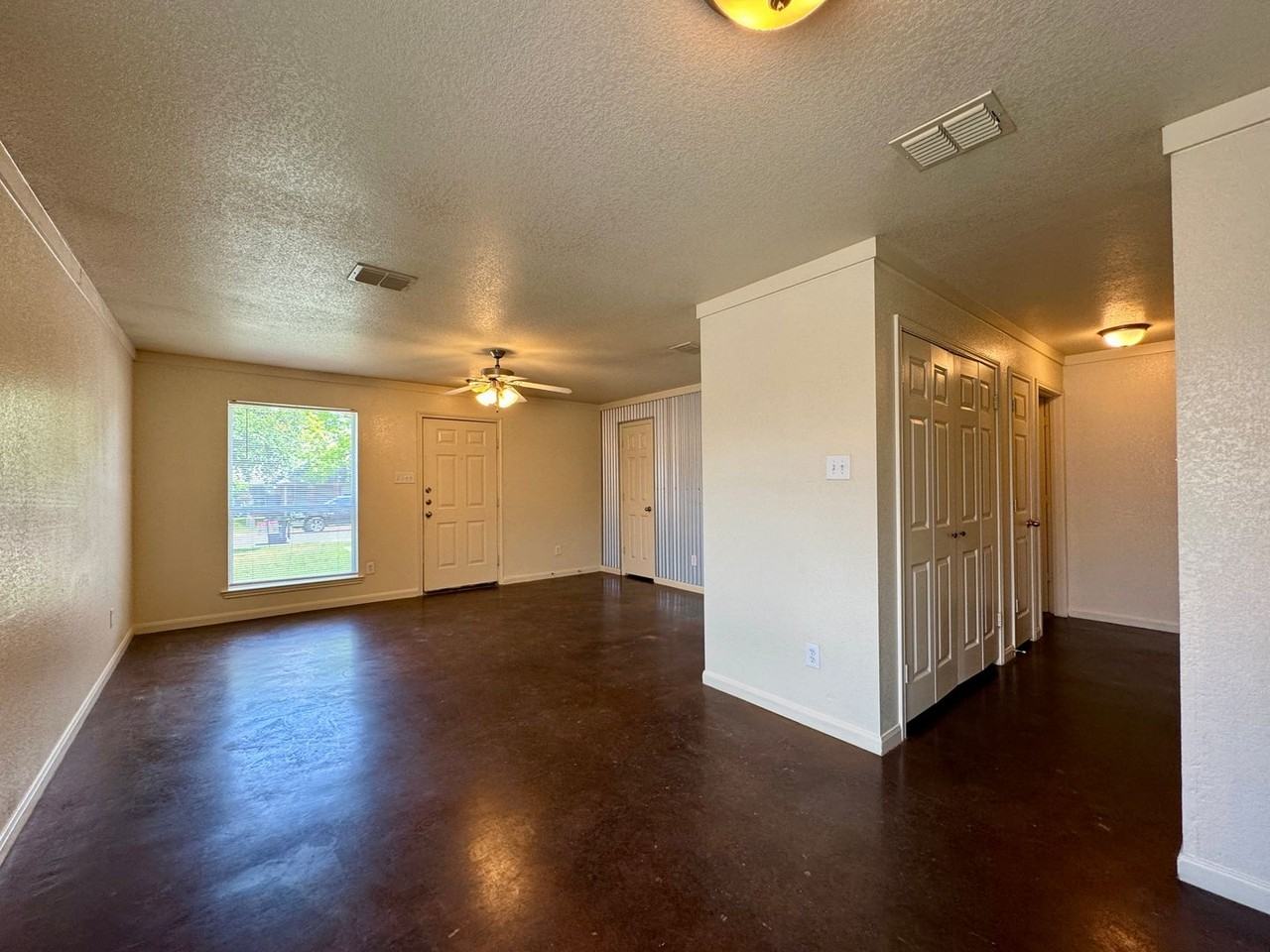 1309 Chapelwood Dr - Photo 3 of 10