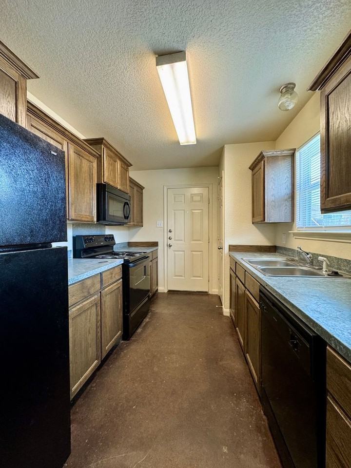 1309 Chapelwood Dr - Photo 4 of 10