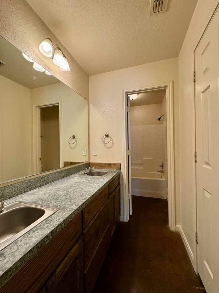 1309 Chapelwood Dr - Photo 7 of 10