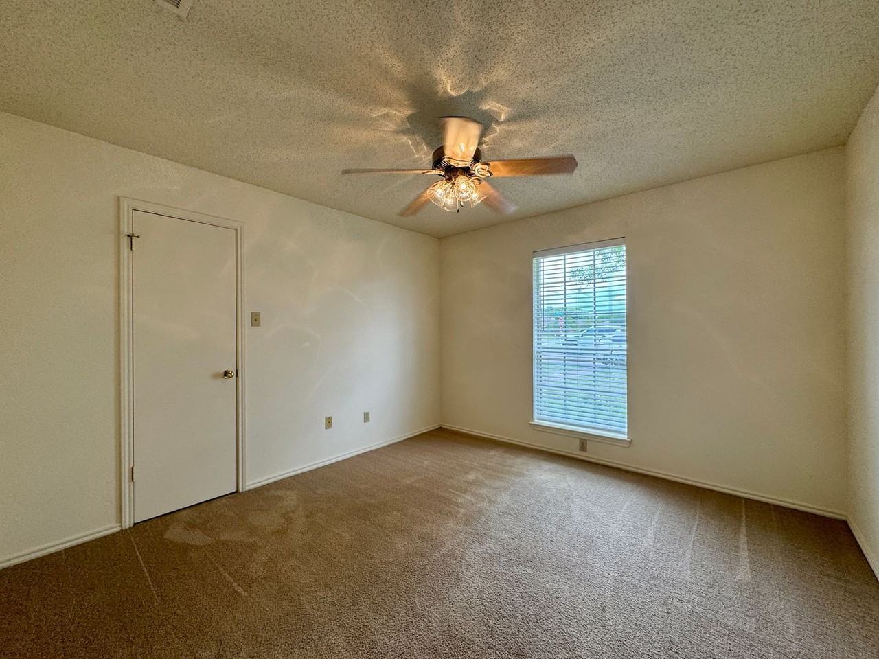 9112 Woodgate Cir E - Photo 7 of 8