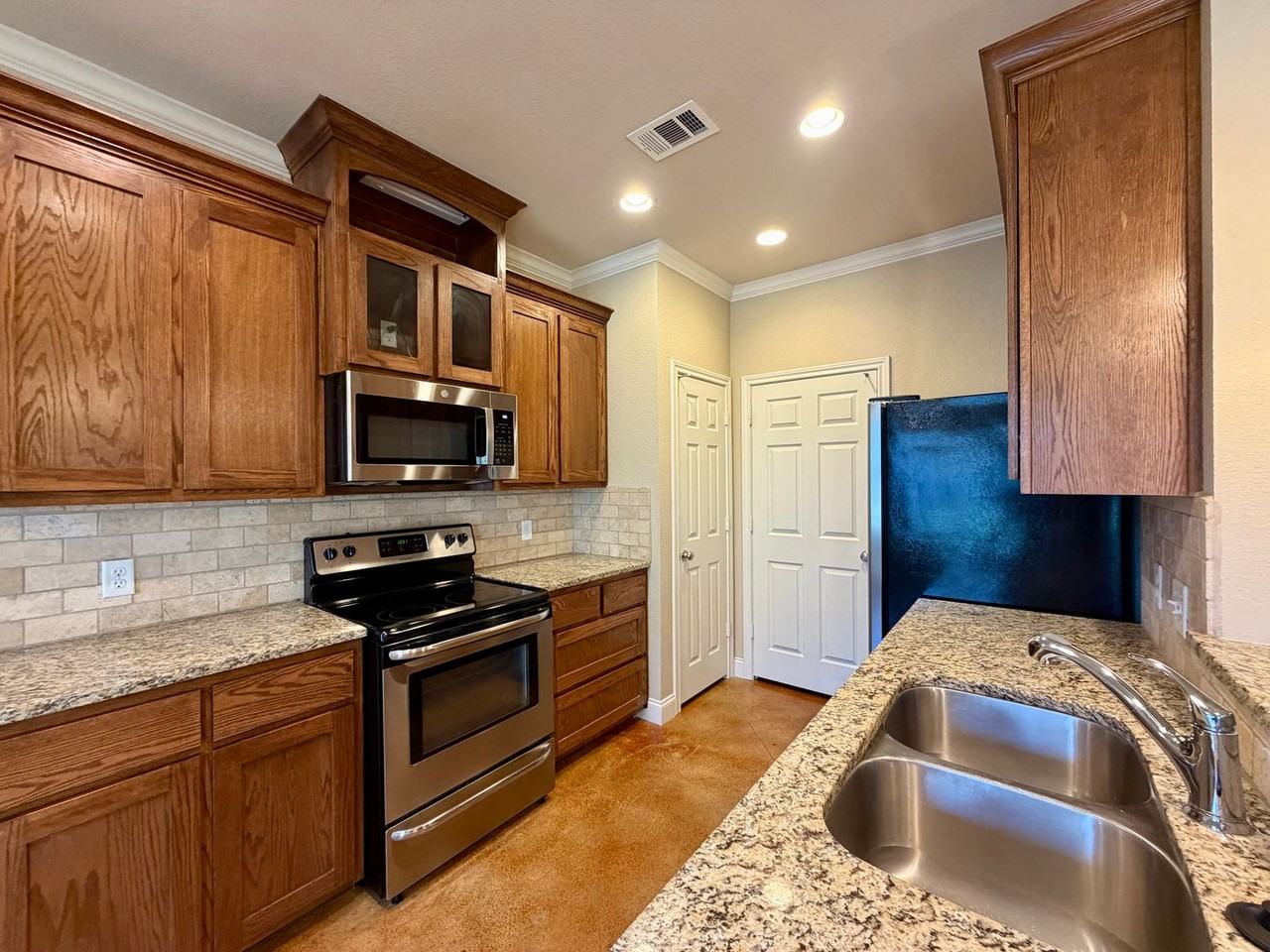 2927 Savannah Ct - Photo 6 of 14