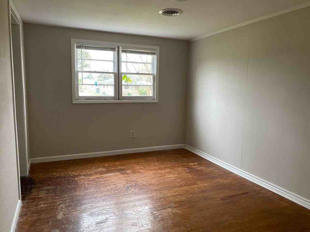 1019 Simmons St - Photo 7 of 14