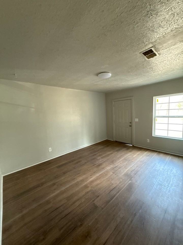 465 E 68th St - Photo 3 of 6