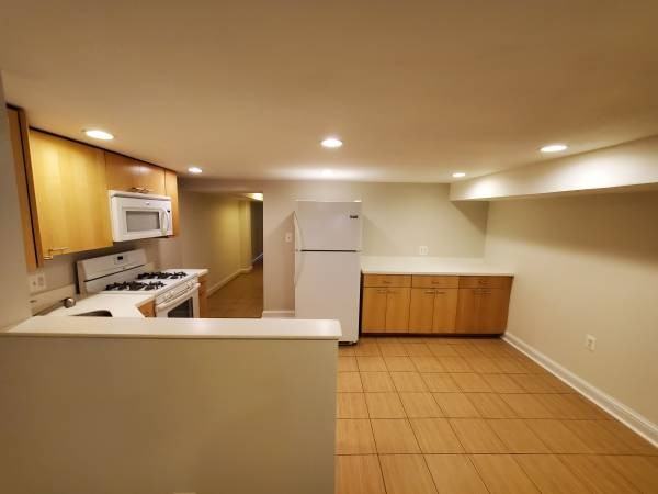 1299 Irving St Nw #B - Photo 4 of 5