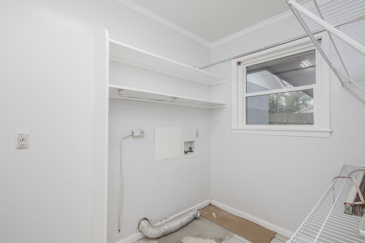 214 Boles St - Photo 3 of 20