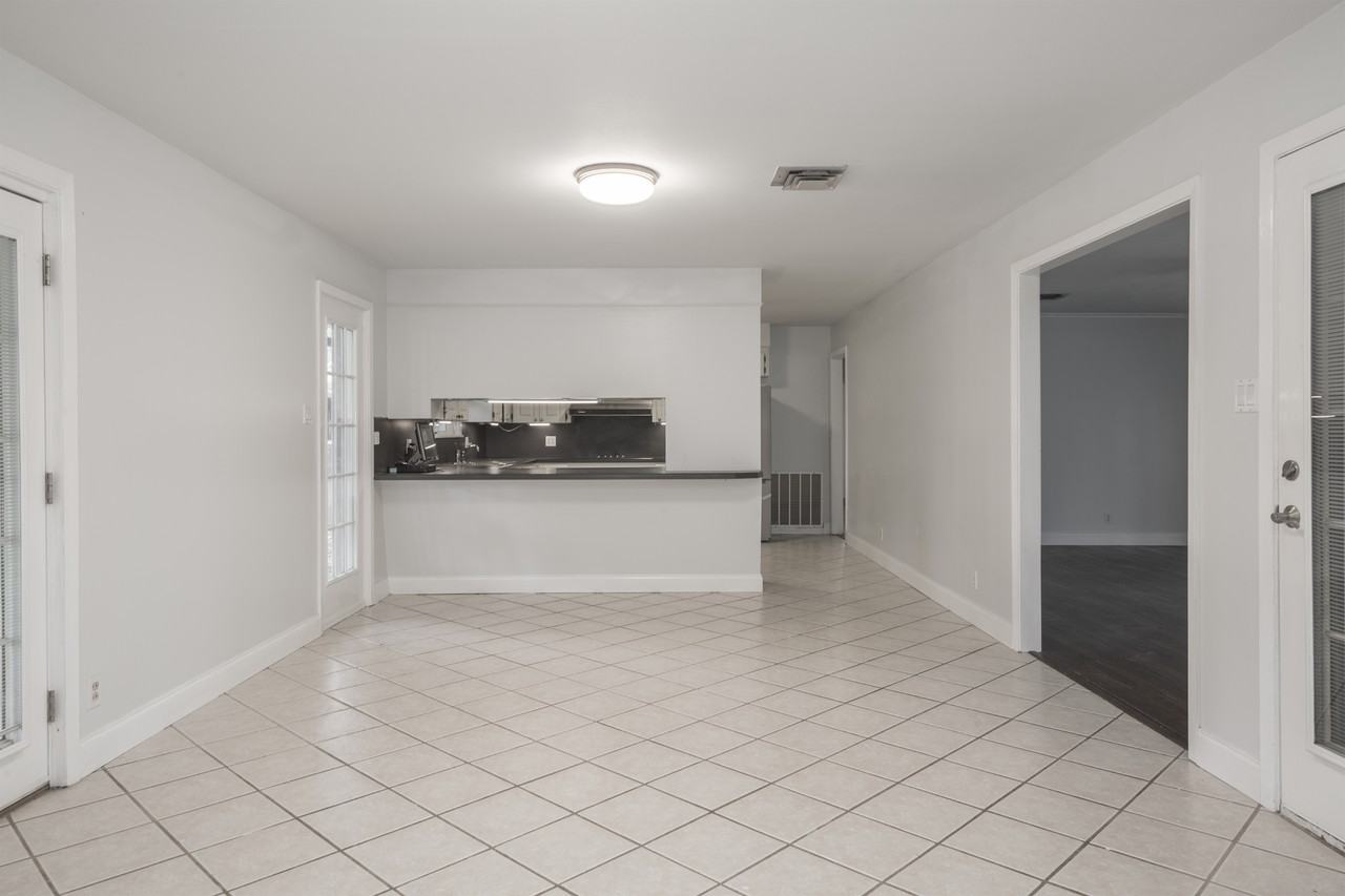 214 Boles St - Photo 4 of 20