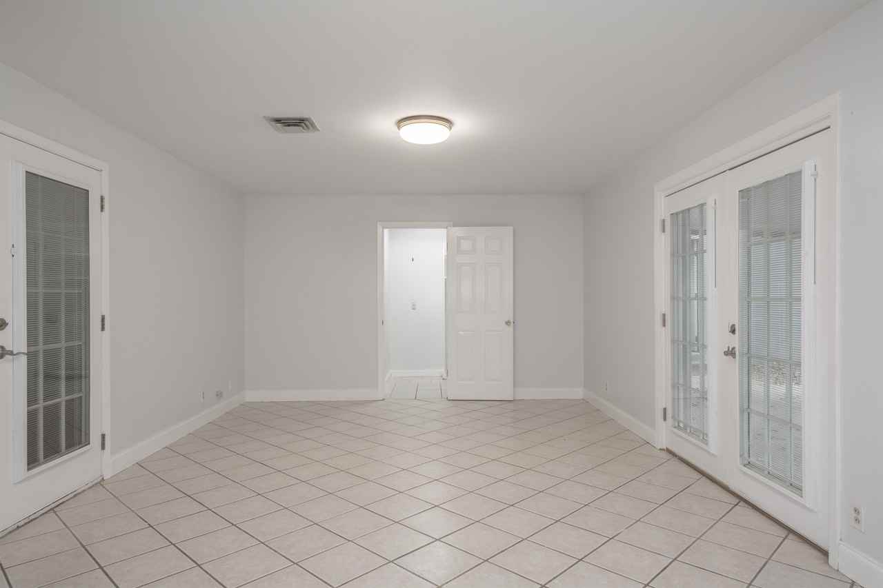 214 Boles St - Photo 6 of 20