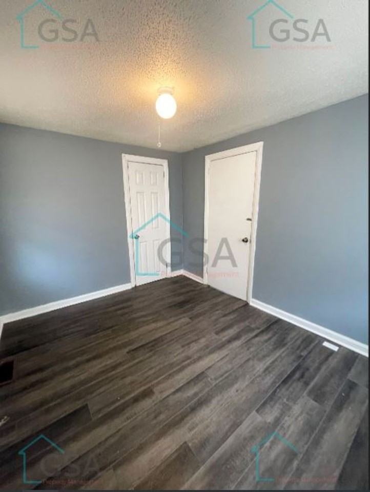 406 Furman Rd - Photo 3 of 11