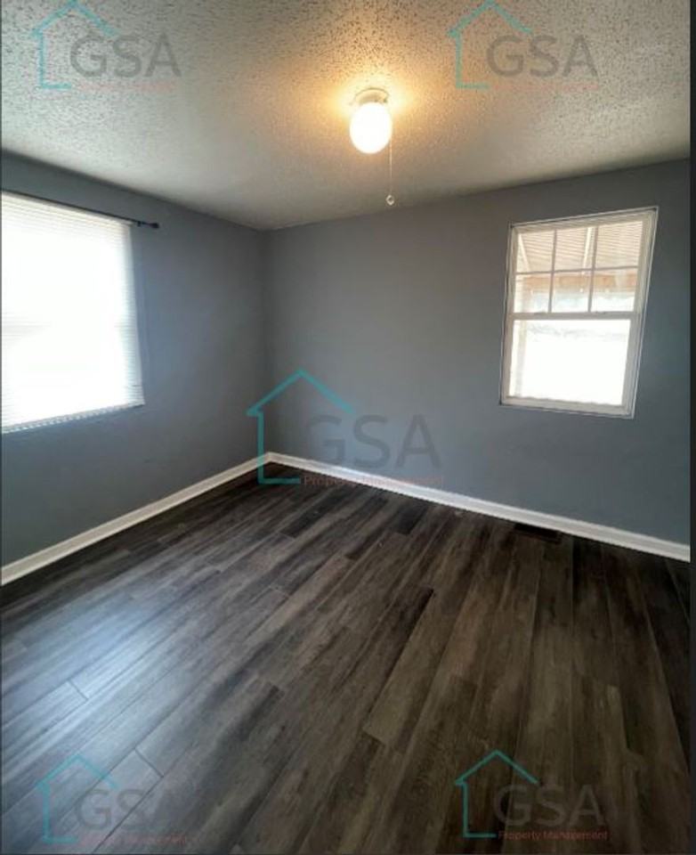 406 Furman Rd - Photo 4 of 11