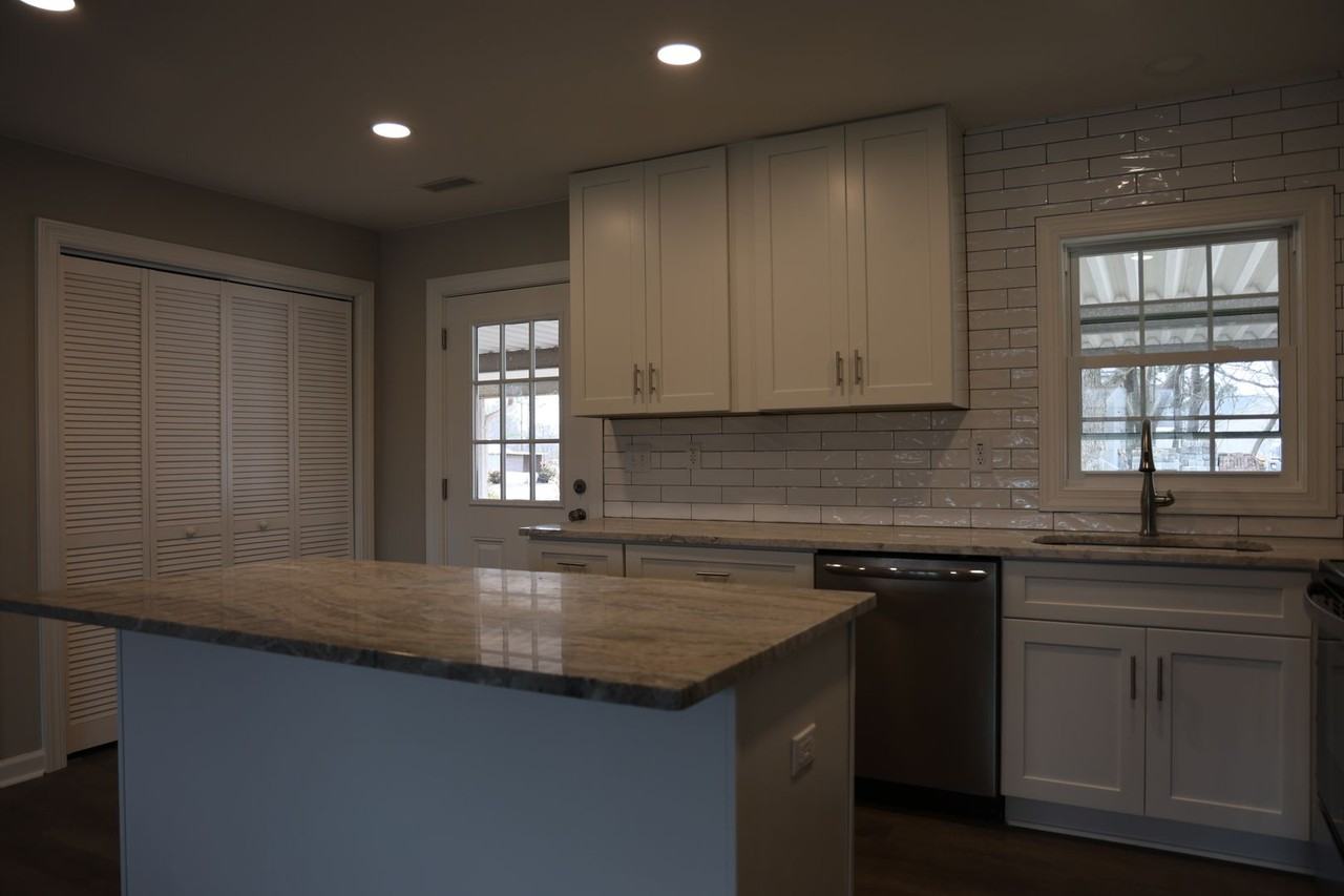 728 S Wakefield St - Photo 3 of 30