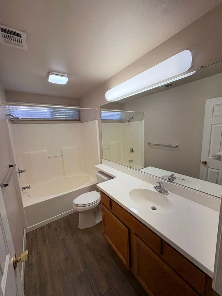 1422 E Mesa Ct - Photo 3 of 38