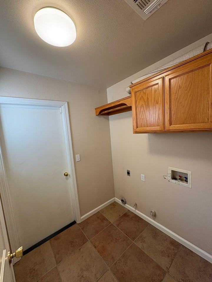 1422 E Mesa Ct - Photo 7 of 38