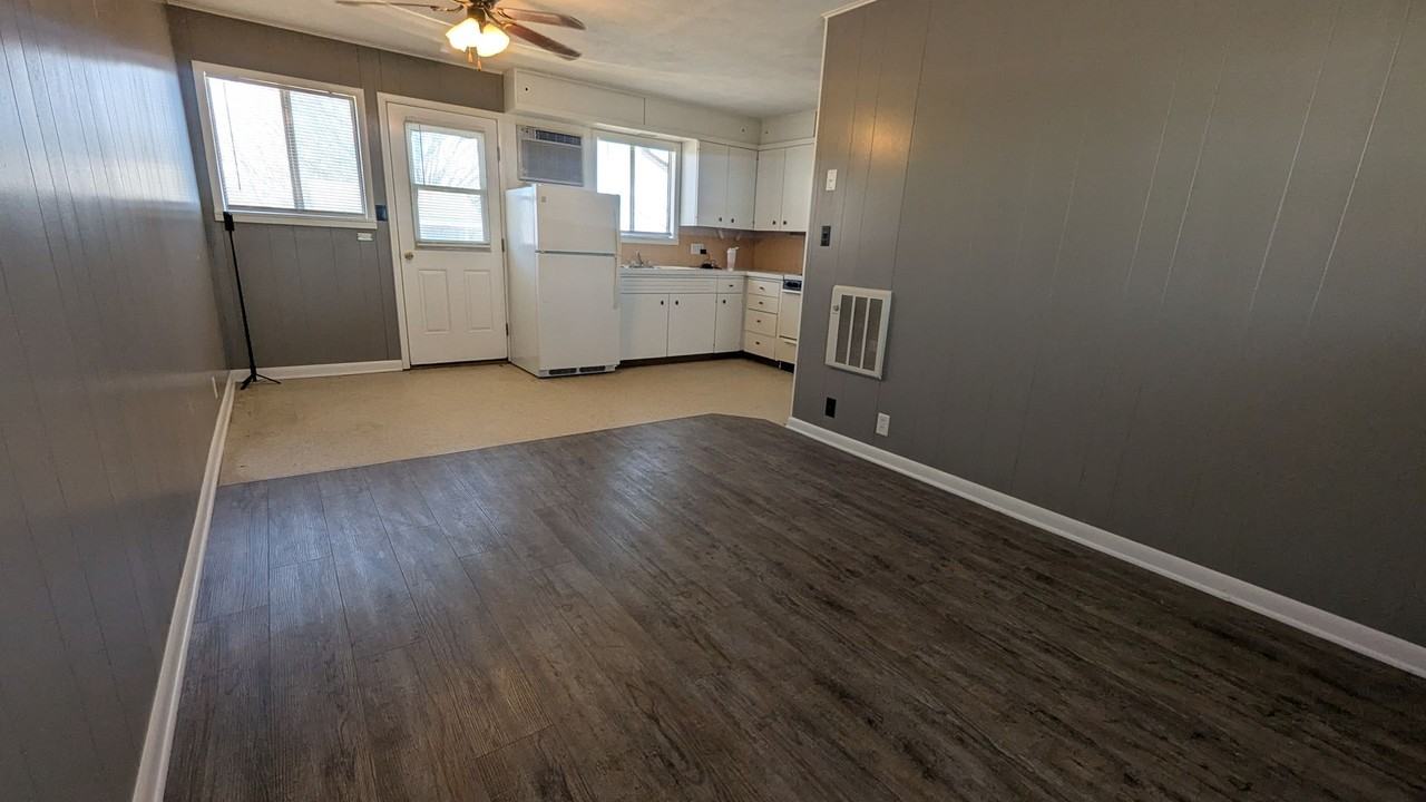 1214 S Blake St - Photo 2 of 9
