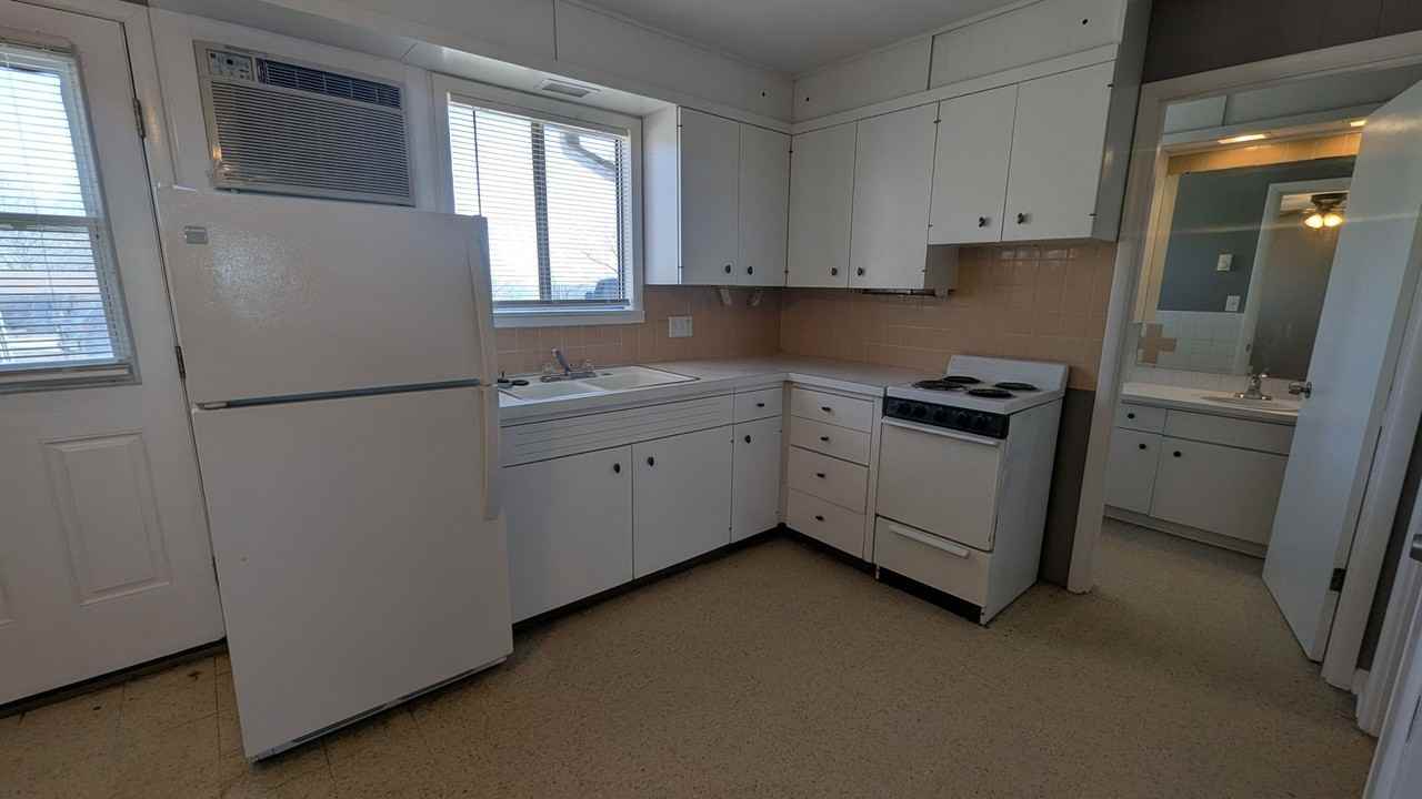 1214 S Blake St - Photo 7 of 9