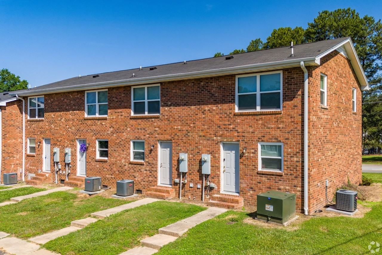 Lionchase Apartments - Photo 4 of 20