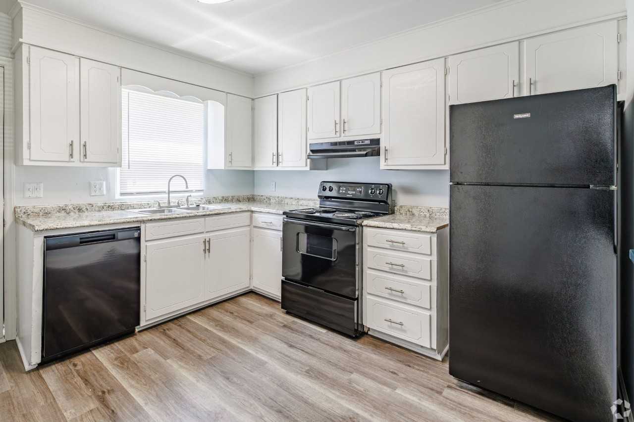 Lionchase Apartments - Photo 7 of 20