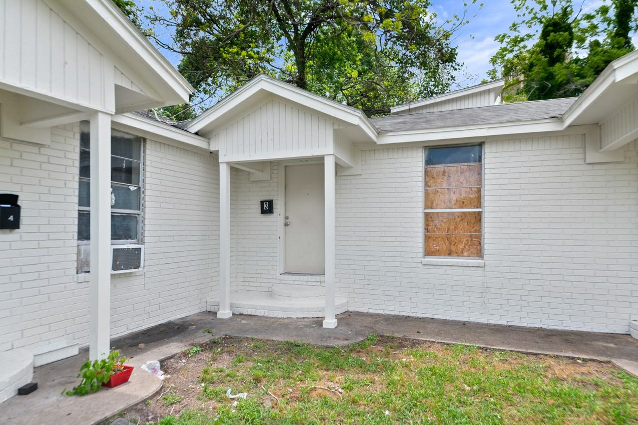 806 East Emily Avenue - Photo 2 of 2