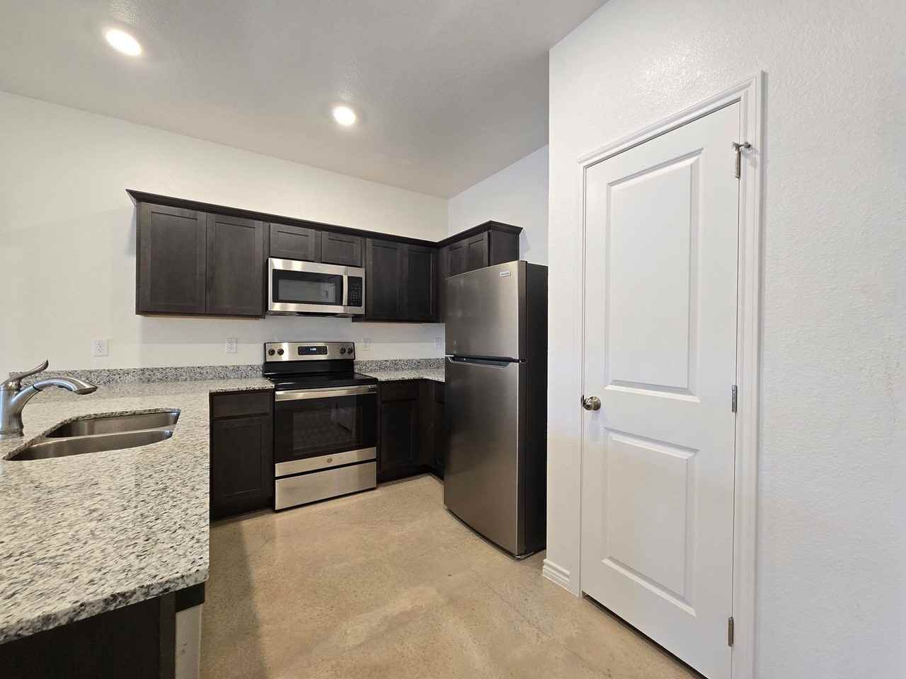 1246 Lehmann - Photo 4 of 21