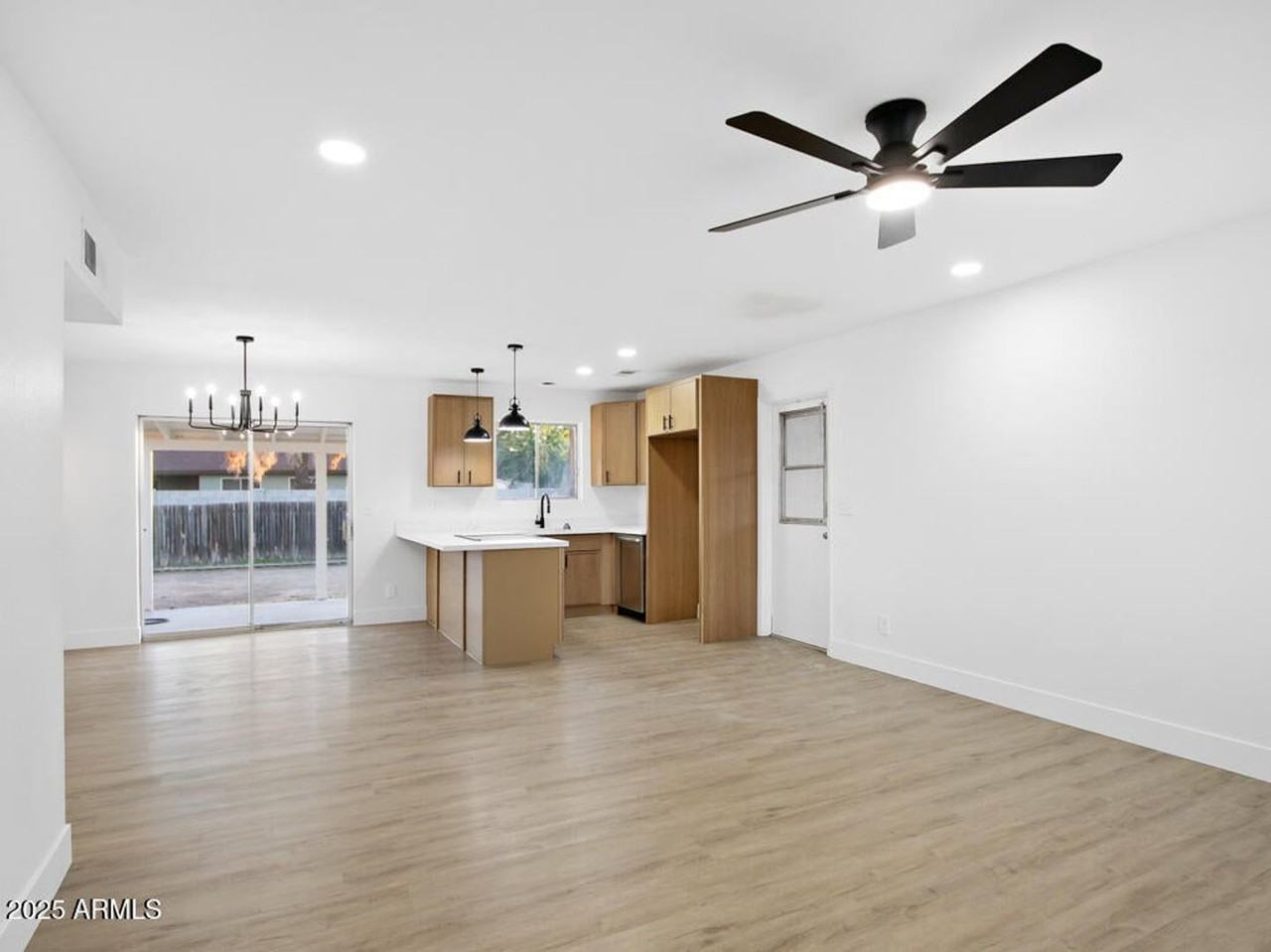 925 E 7th Dr - Photo 6 of 22