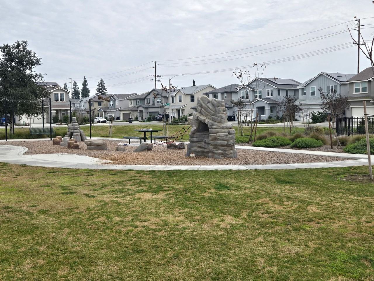 3021 N Sowell St - Photo 2 of 3