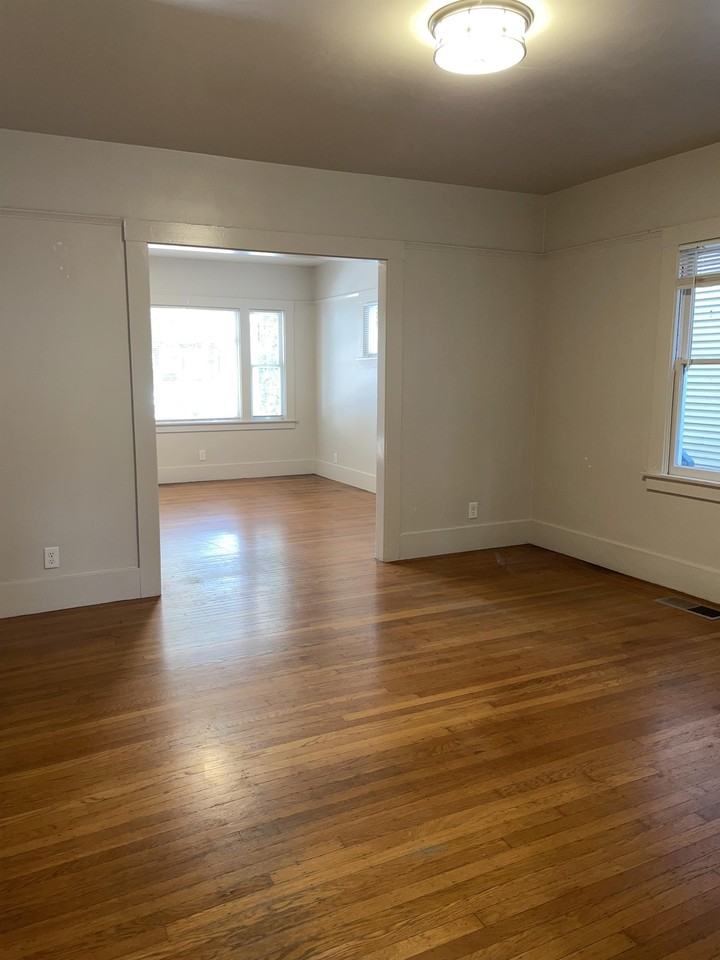 2118 L Street - Photo 4 of 14