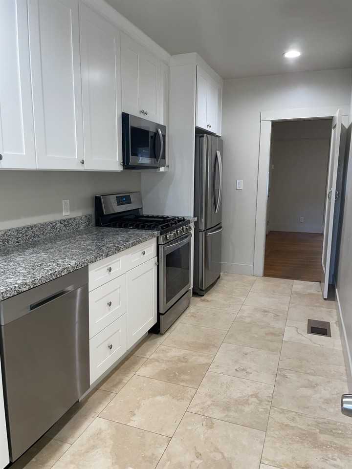 2118 L Street - Photo 5 of 14