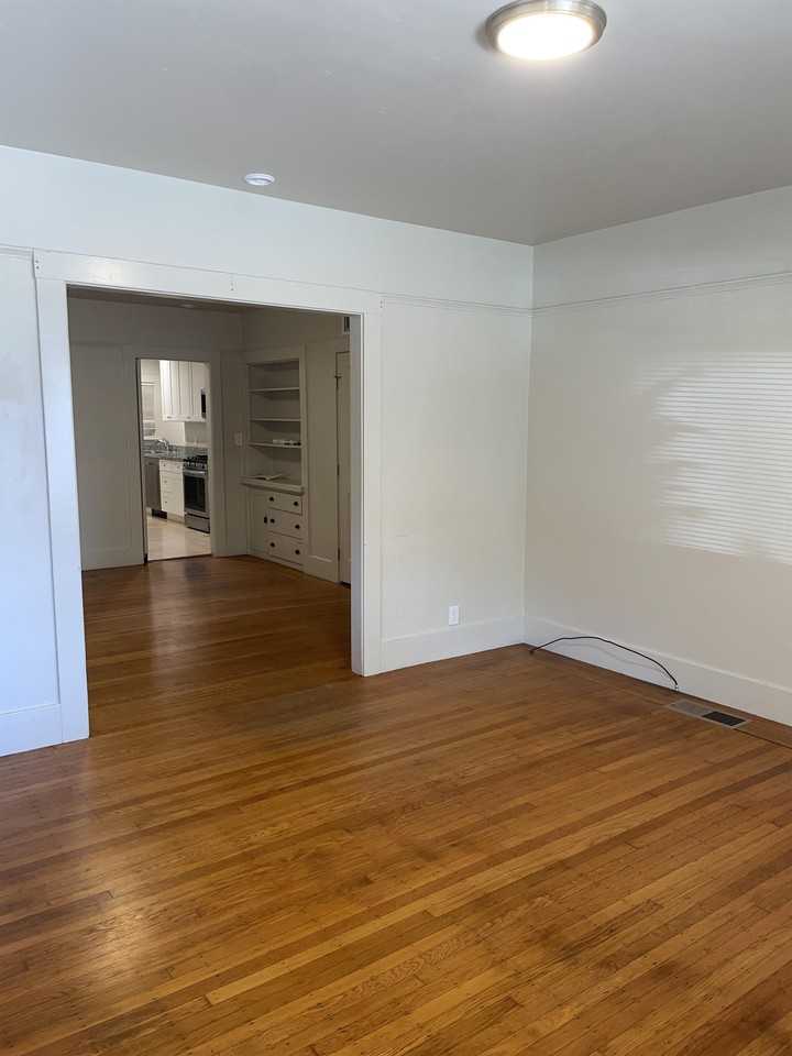 2118 L Street - Photo 7 of 14