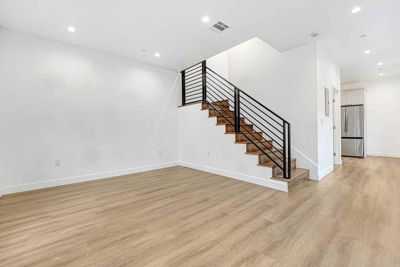 5346-5350 Oakland Street - Photo 7 of 50