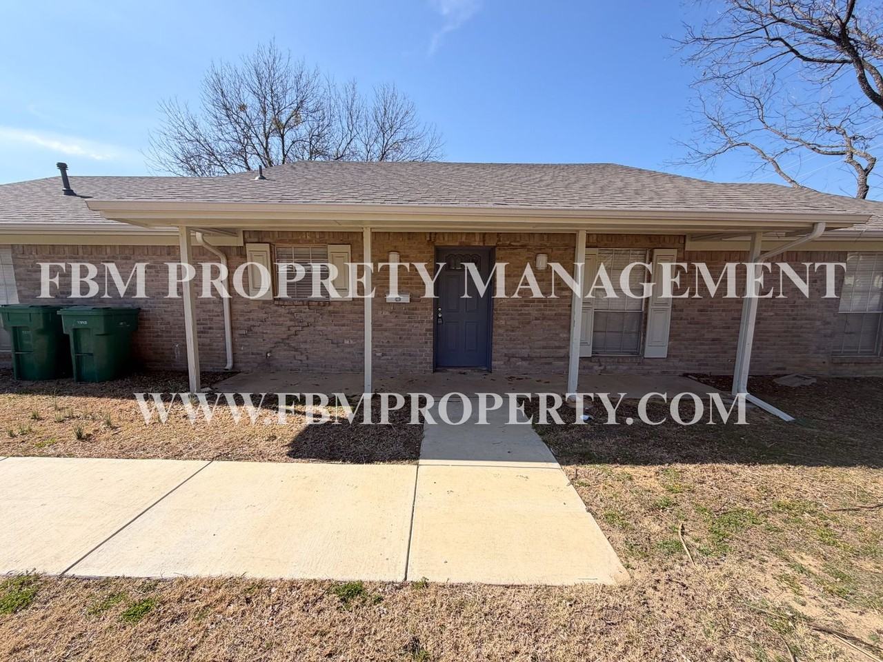 801 S Wood St - Photo 2 of 20