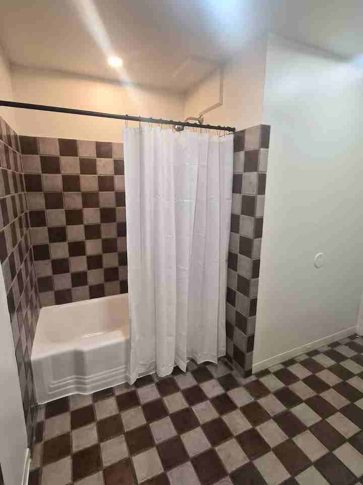 131 E 14th St - Photo 6 of 11