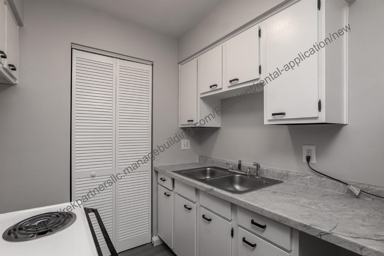 2525 Germantown St - Photo 4 of 34