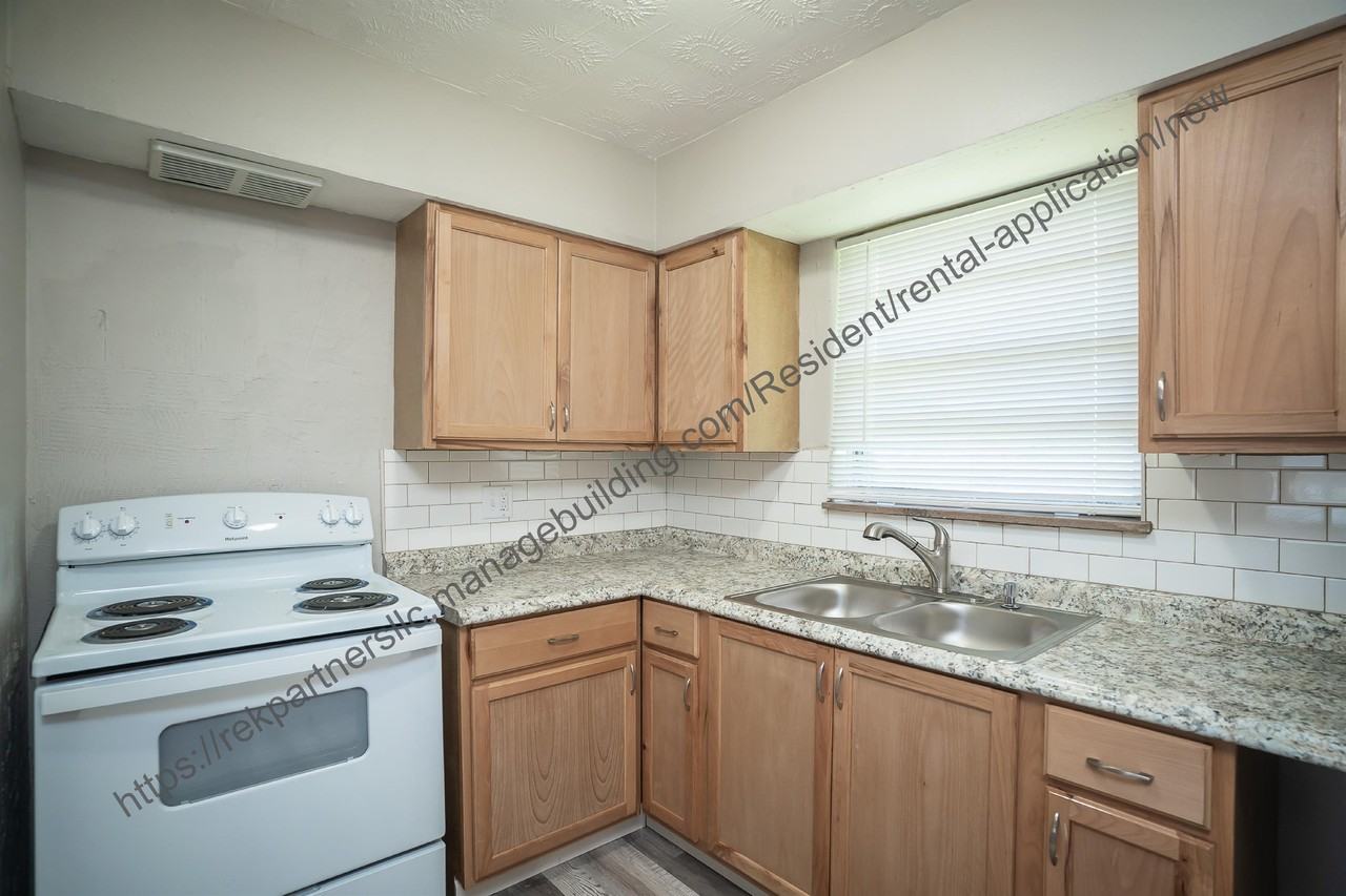 2525 Lakeview Ave - Photo 5 of 35
