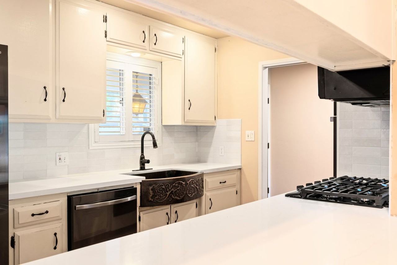 6412 Manchester Ln - Photo 7 of 28