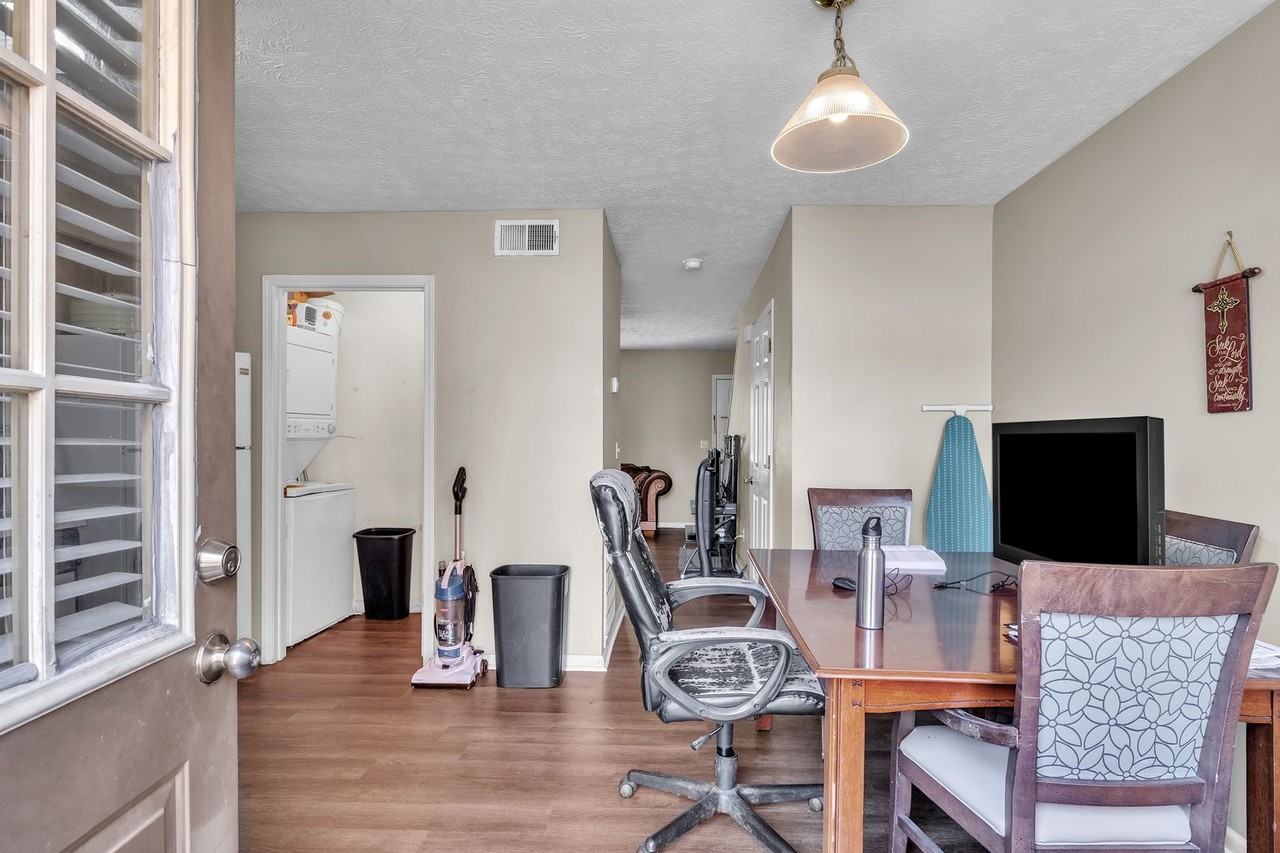 Little London - Photo 4 of 16