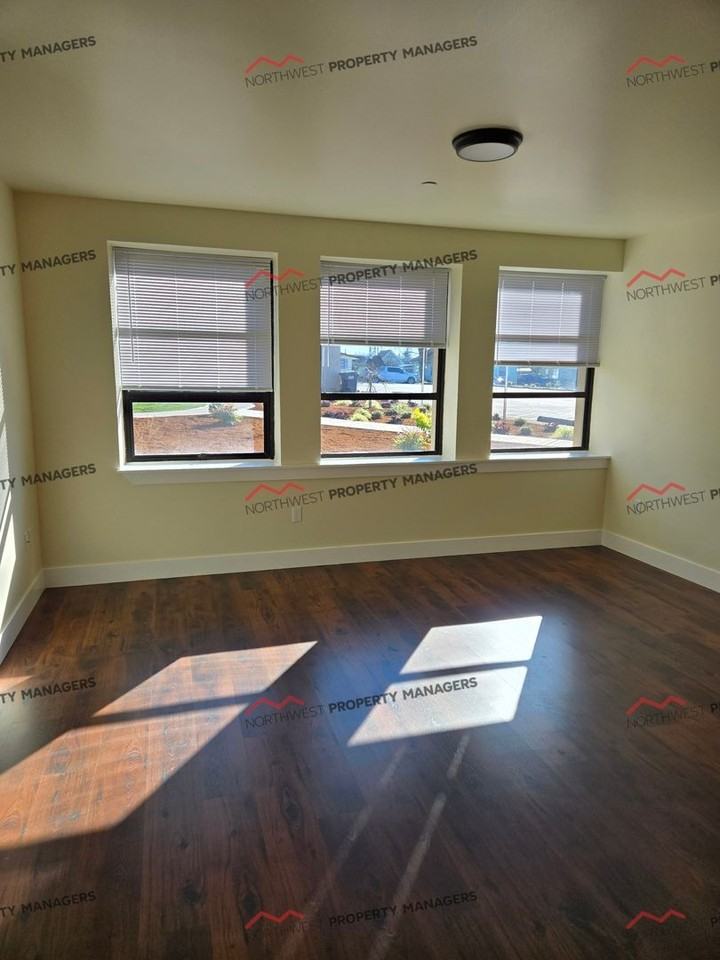 R313A - Cascade School Apts. - Photo 2 of 14